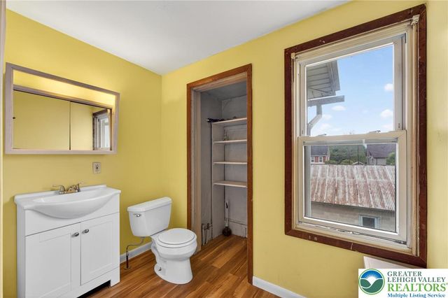5127 2nd St, Whitehall Twp, PA 18052
