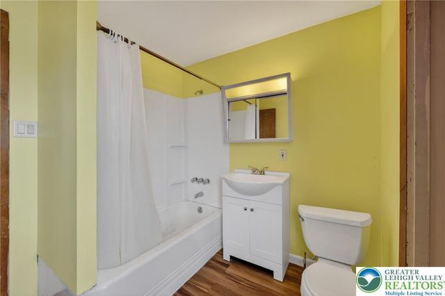 5127 2nd St, Whitehall Twp, PA 18052
