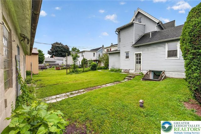 5127 2nd St, Whitehall Twp, PA 18052