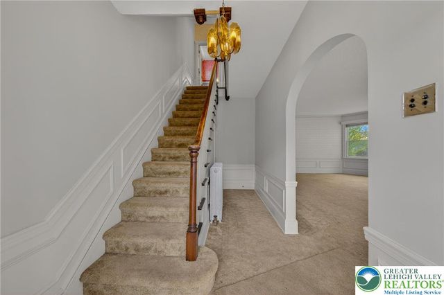 5127 2nd St, Whitehall Twp, PA 18052