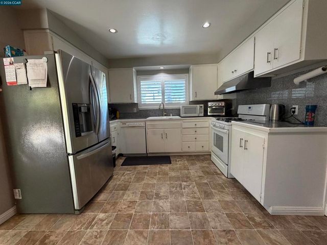 930 Sassel Avenue, Concord, CA 94518