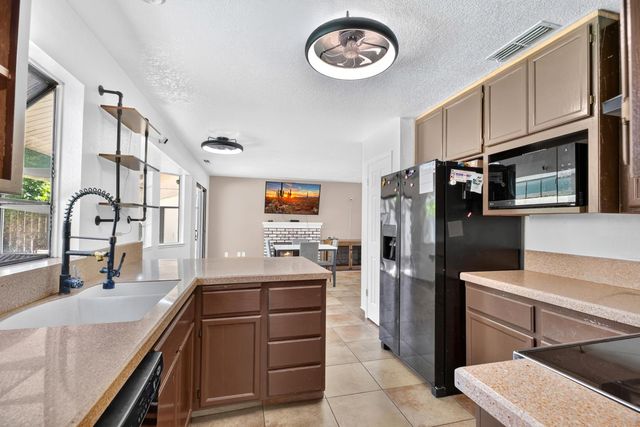 2501 Merle Ave, Modesto, CA 95355