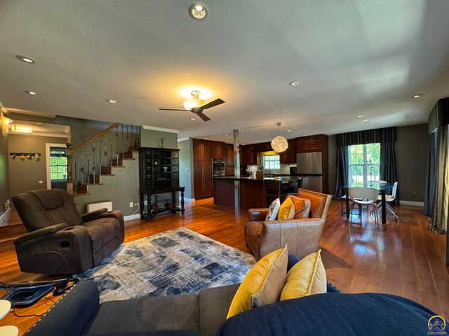 4415 SE West Edge RD, Topeka, KS 66609