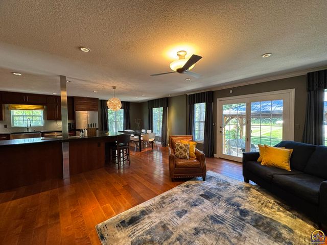 4415 SE West Edge RD, Topeka, KS 66609
