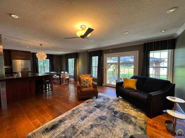 4415 SE West Edge RD, Topeka, KS 66609