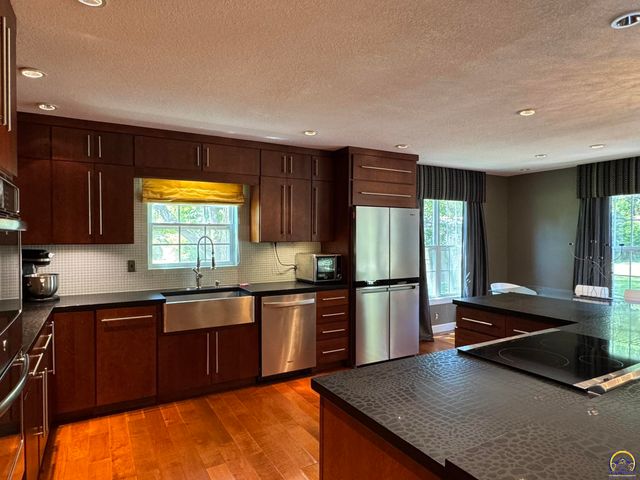 4415 SE West Edge RD, Topeka, KS 66609