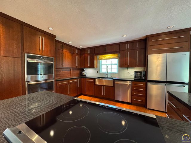 4415 SE West Edge RD, Topeka, KS 66609