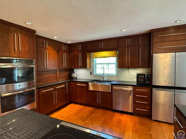 4415 SE West Edge RD, Topeka, KS 66609