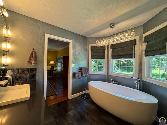 4415 SE West Edge RD, Topeka, KS 66609