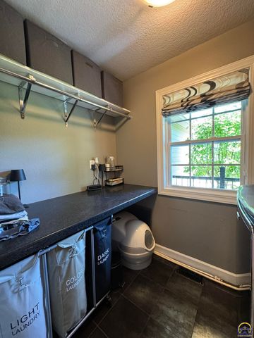 4415 SE West Edge RD, Topeka, KS 66609