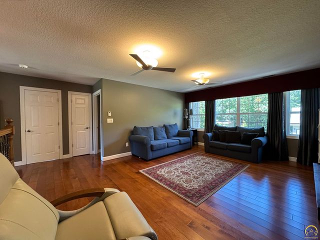 4415 SE West Edge RD, Topeka, KS 66609