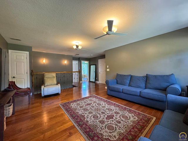 4415 SE West Edge RD, Topeka, KS 66609