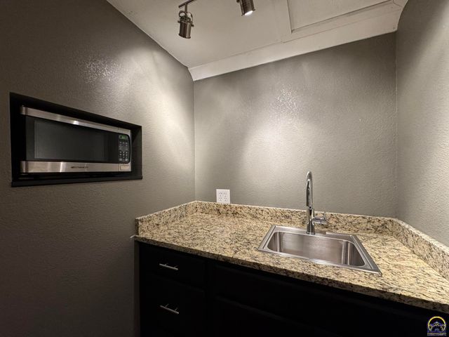 4415 SE West Edge RD, Topeka, KS 66609
