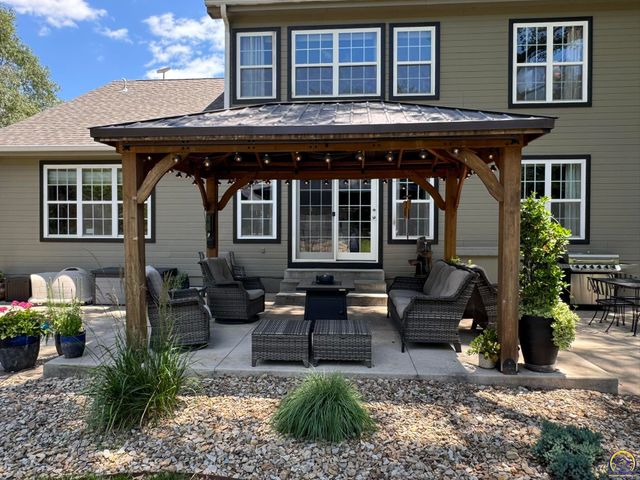 4415 SE West Edge RD, Topeka, KS 66609