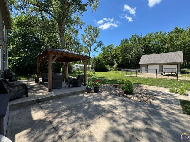 4415 SE West Edge RD, Topeka, KS 66609