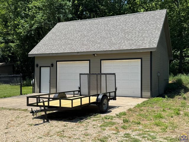 4415 SE West Edge RD, Topeka, KS 66609