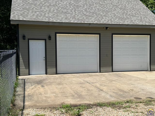 4415 SE West Edge RD, Topeka, KS 66609