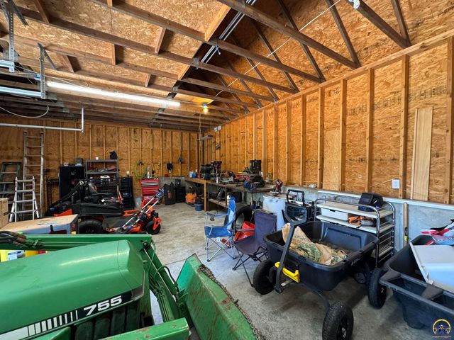 4415 SE West Edge RD, Topeka, KS 66609