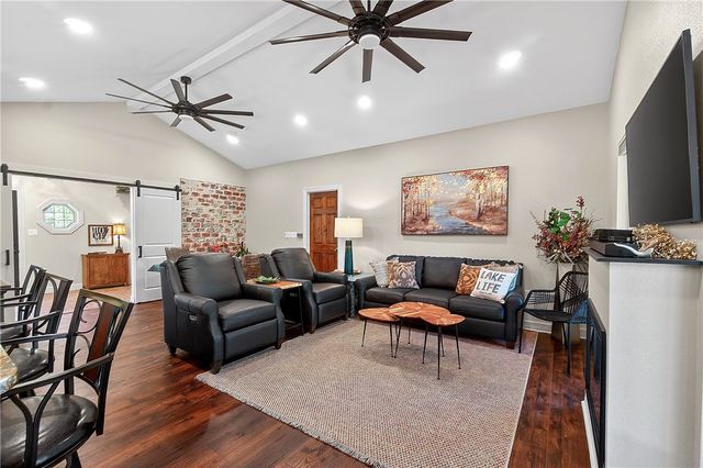 8252 Hickory Tree Lane, Rogers, AR 72756