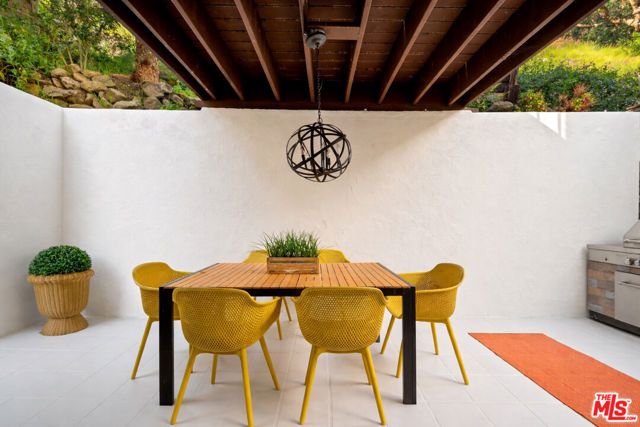 9827 Yoakum Drive, Beverly Hills, CA 90210