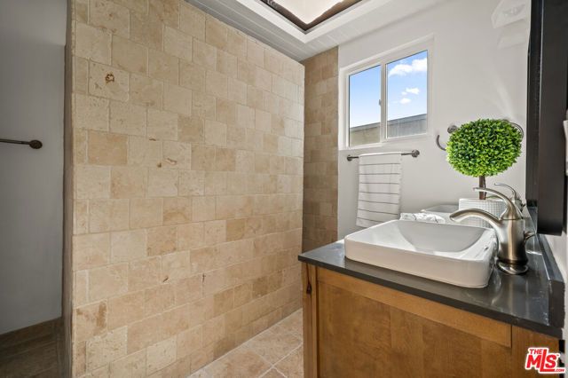 9827 Yoakum Drive, Beverly Hills, CA 90210