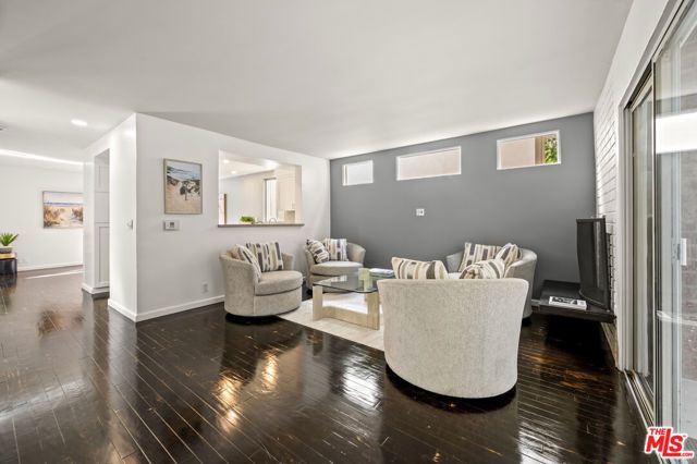 9827 Yoakum Drive, Beverly Hills, CA 90210