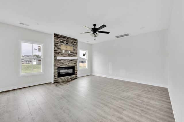 350 Galway Dr, Clarksville, TN 37042