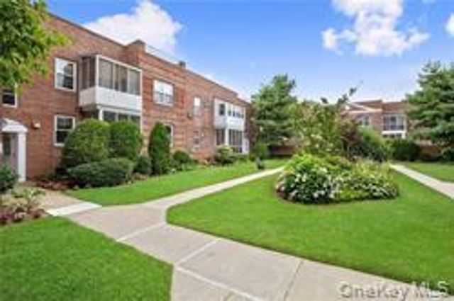 285 Central Avenue D-7, Lawrence, NY 11559