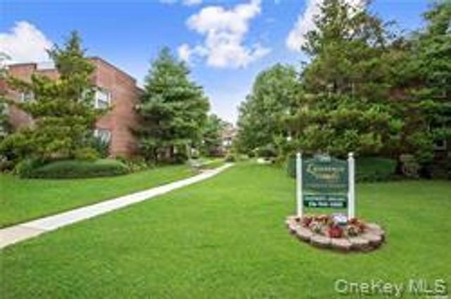 285 Central Avenue D-7, Lawrence, NY 11559