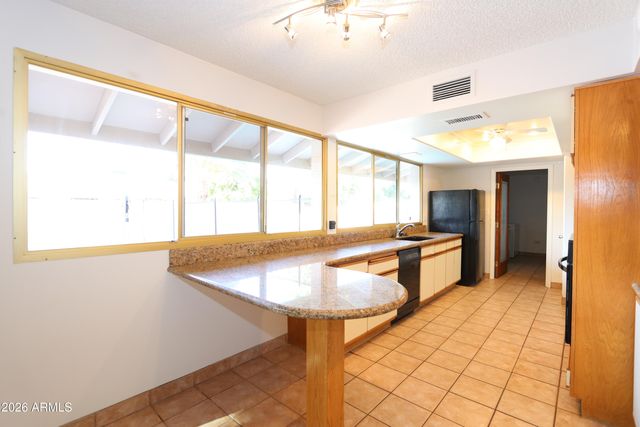 1910 E MANHATTON Drive, Tempe, AZ 85282