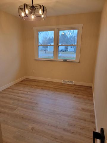 2449 S Dewey Avenue, Beloit, WI 53511