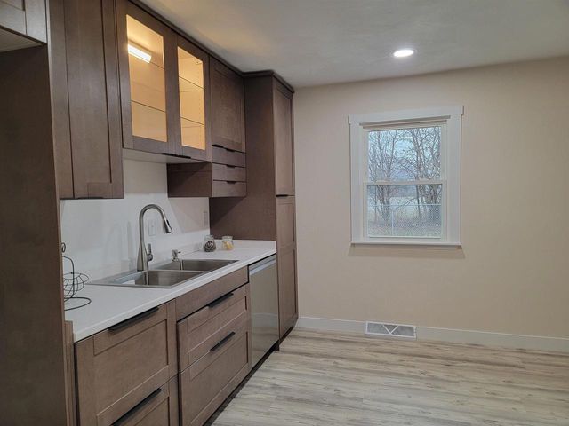 2449 S Dewey Avenue, Beloit, WI 53511