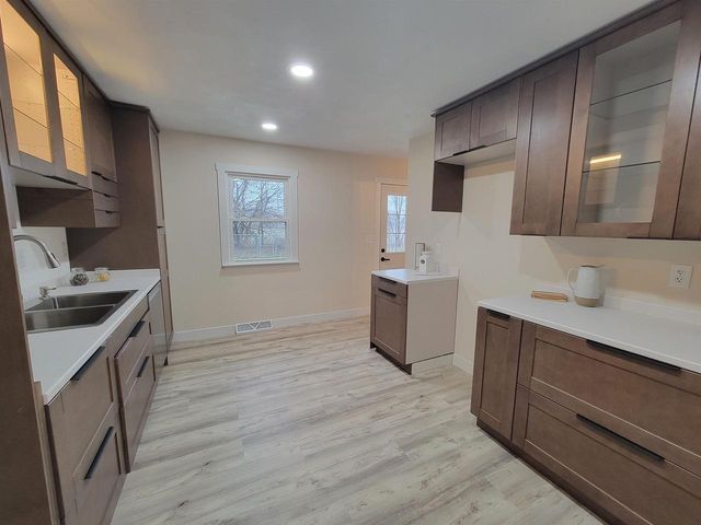 2449 S Dewey Avenue, Beloit, WI 53511