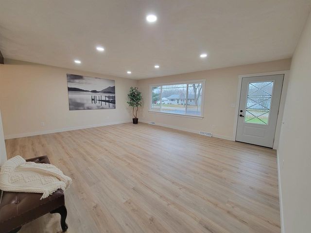 2449 S Dewey Avenue, Beloit, WI 53511