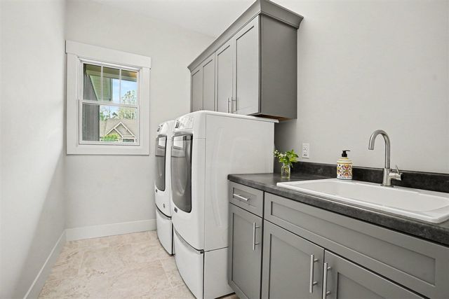 4001 Fox Woods Road, Saint Joseph, MI 49085