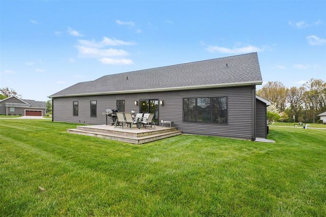 4001 Fox Woods Road, Saint Joseph, MI 49085