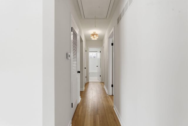 1000 Castleton Way, Lexington, KY 40517