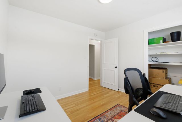 1000 Castleton Way, Lexington, KY 40517