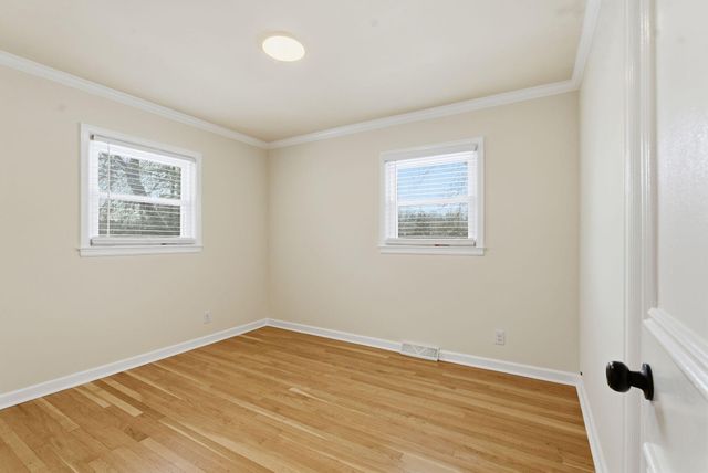 1000 Castleton Way, Lexington, KY 40517