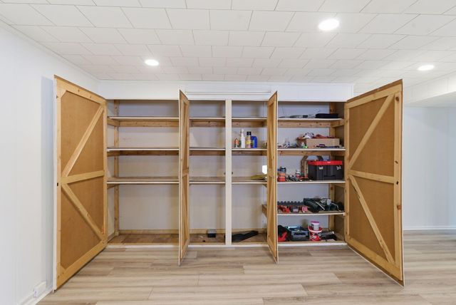 1000 Castleton Way, Lexington, KY 40517