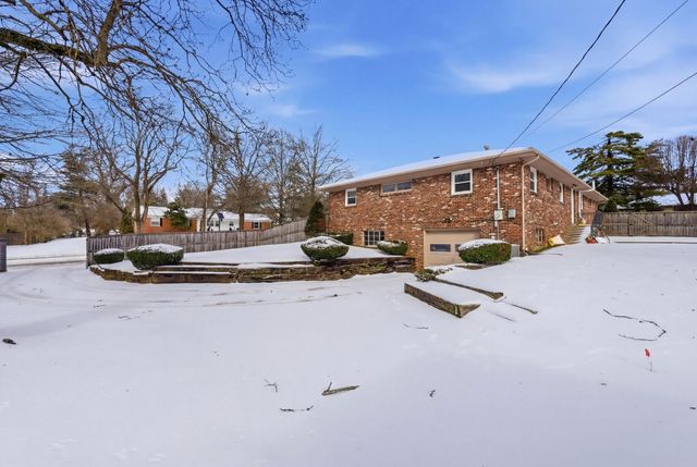 1000 Castleton Way, Lexington, KY 40517