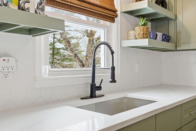 1000 Castleton Way, Lexington, KY 40517