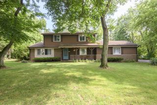 19885 W Pinecrest LANE, New Berlin, WI 53146