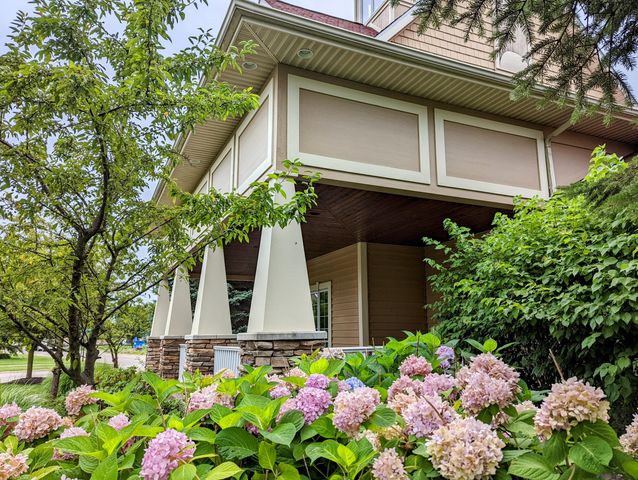 883 Main Street, Holland, MI 49423