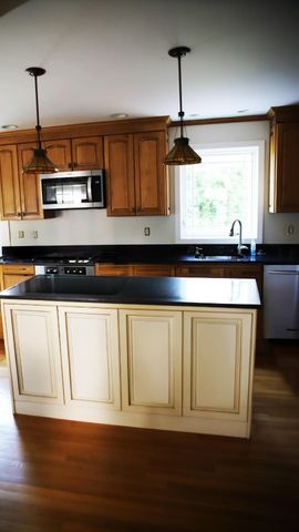 6 Edgewood Ln, Mattapoisett, MA 02739