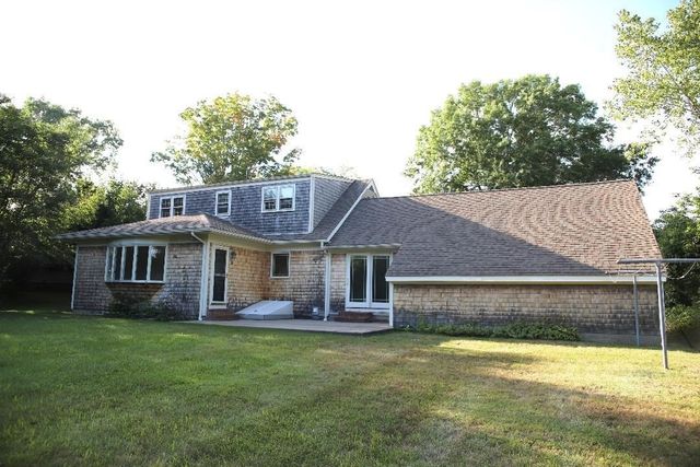 6 Edgewood Ln, Mattapoisett, MA 02739