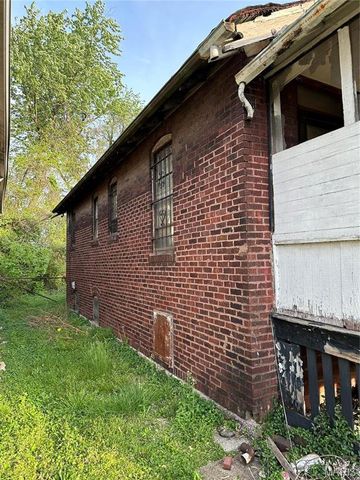 809 N 23 rd, East St Louis, IL 62205