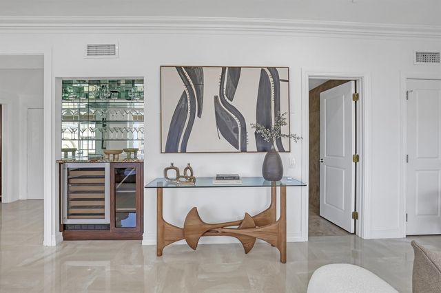 150 Bradley Place 605, Palm Beach, FL 33480
