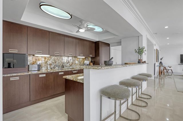 150 Bradley Place 605, Palm Beach, FL 33480