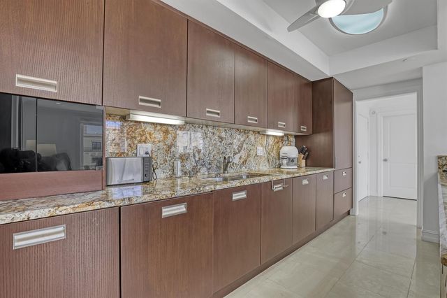 150 Bradley Place 605, Palm Beach, FL 33480